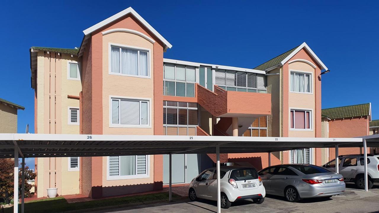 Family Beach Escape: Fully-Equipped 6 Sleeper Apartment เจฟฟรีส์เบย์ ภายนอก รูปภาพ